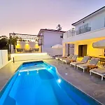 Sunshine Villa *