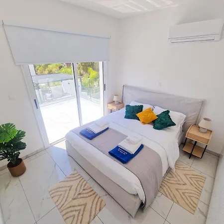 Sunshine Villa *