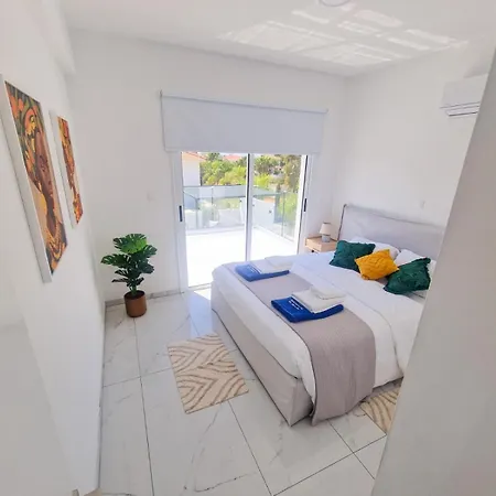 Sunshine Villa *