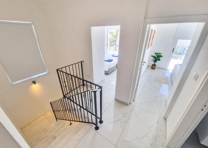 Sunshine 아이아 나파